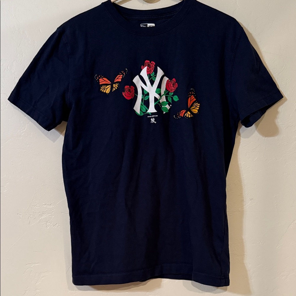 New Era Dark Blue Men’s T-Shirt with Butterfly and Rose Design